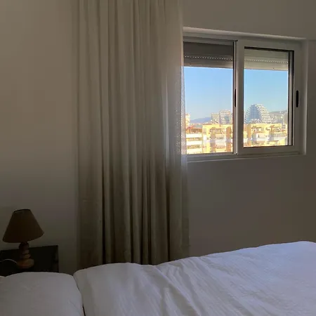 Spacious And Modern *