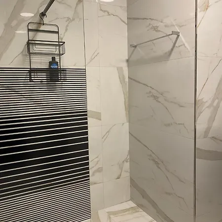 Διαμέρισμα Spacious And Modern *