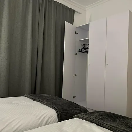 Spacious And Modern *
