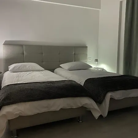 Spacious And Modern Τίρανα